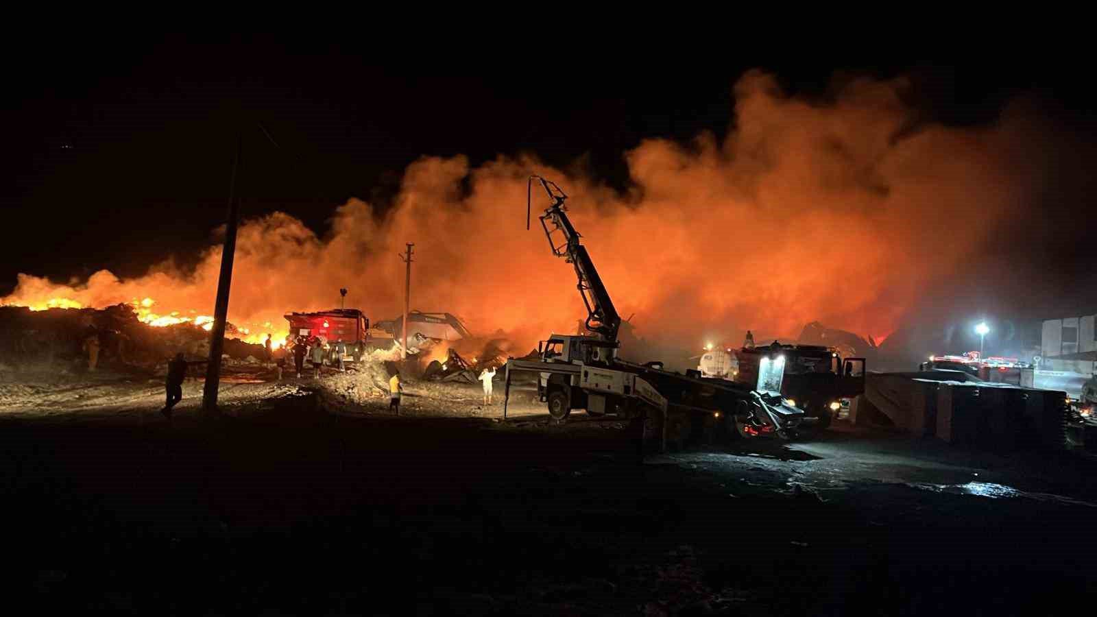bal paketleme tesisi yangininda milyonlarca liralik maddi hasar meydana geldi 0