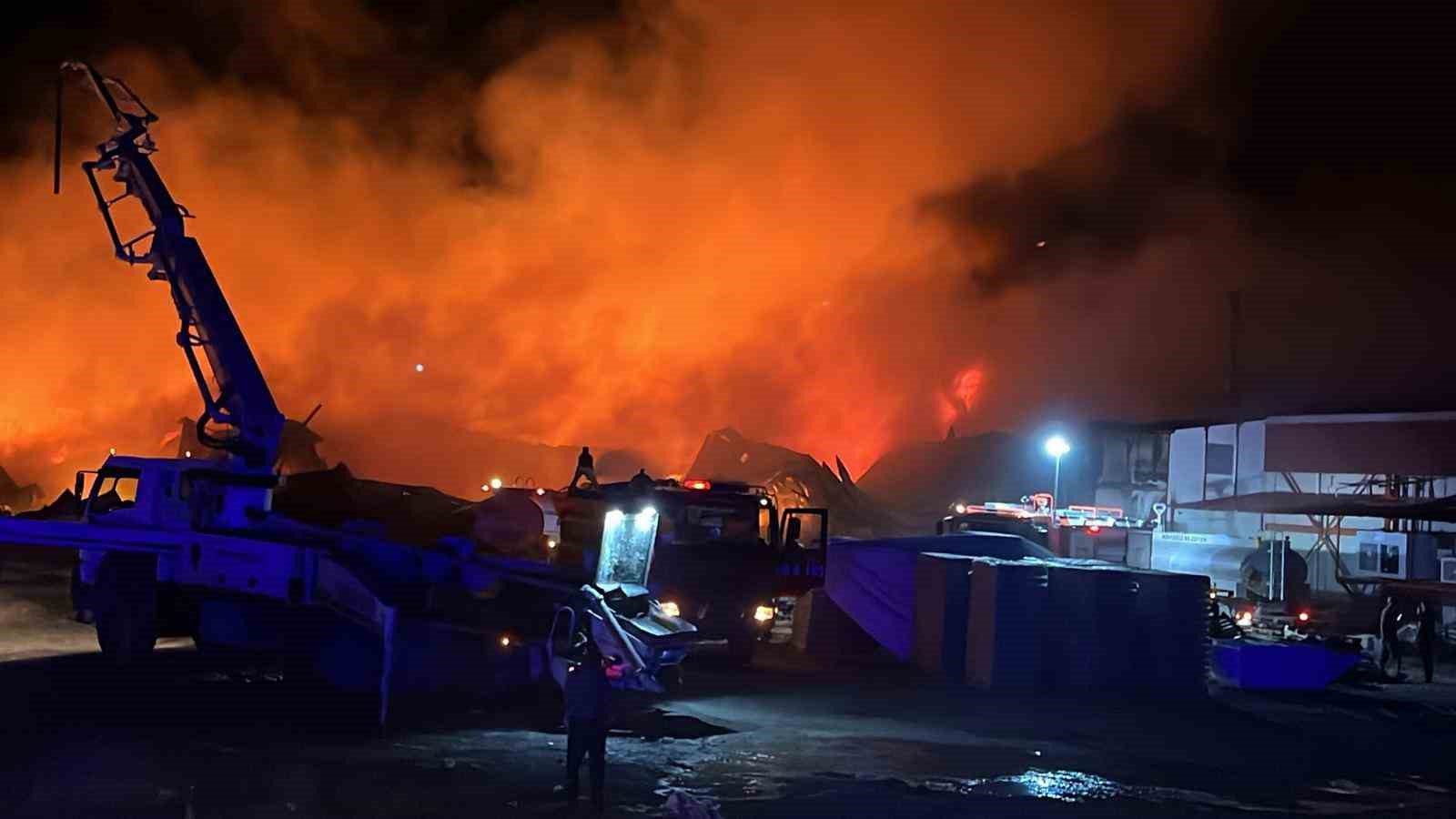 bal paketleme tesisi yangininda milyonlarca liralik maddi hasar meydana geldi 1 mWWNUkyp