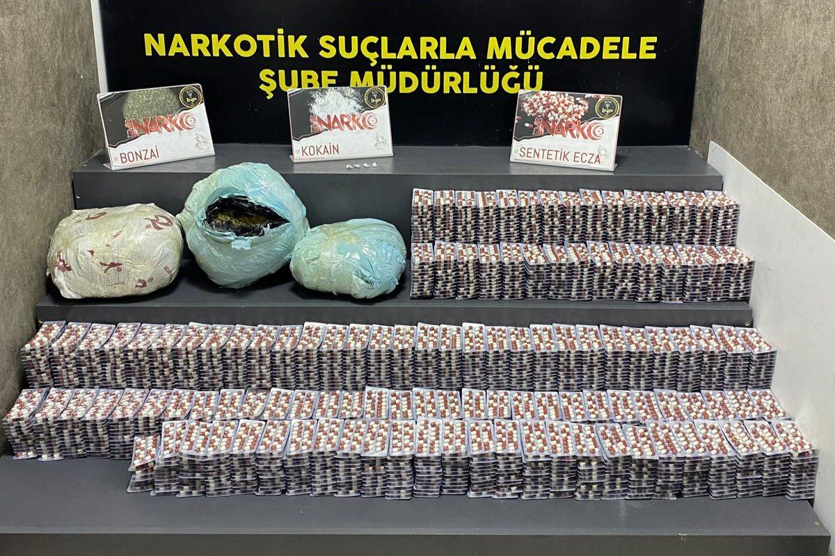 izmirde uyusturucu operasyonlari 4 tutuklama 0 juNfYCN4