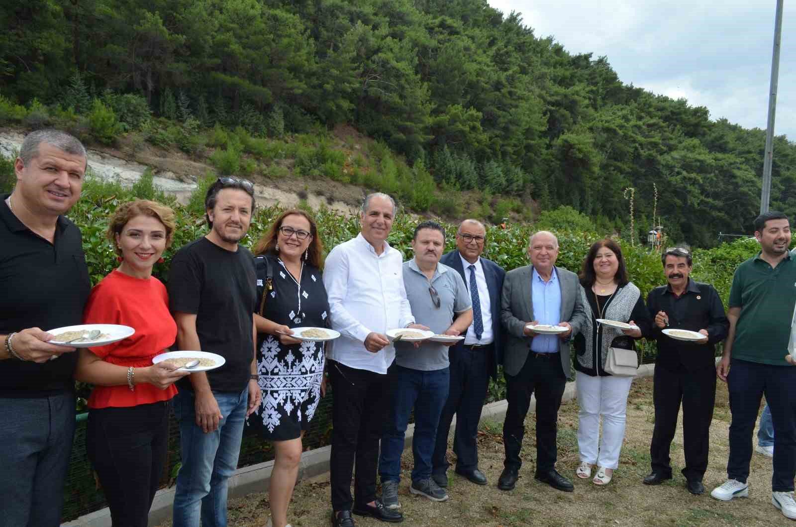 izmirdeki aydinlilar keskek gununde bir araya geldi 1 ZkOyvMyk